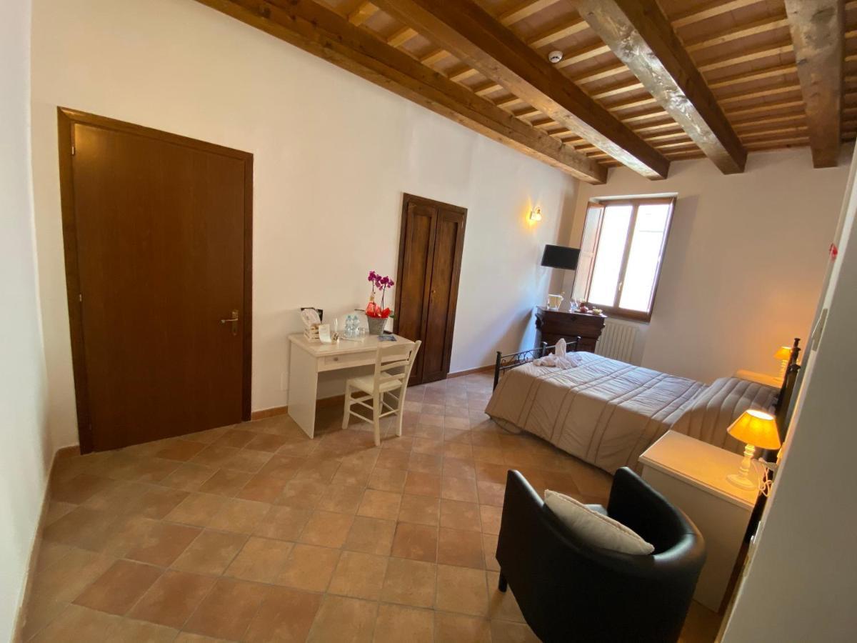 Locanda Della Pieve Pievebovigliana Екстериор снимка