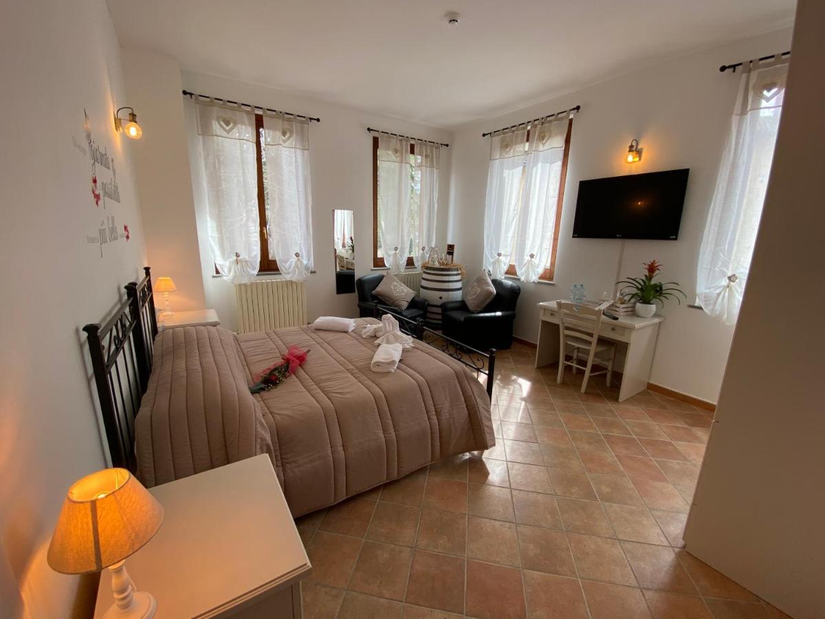Locanda Della Pieve Pievebovigliana Екстериор снимка